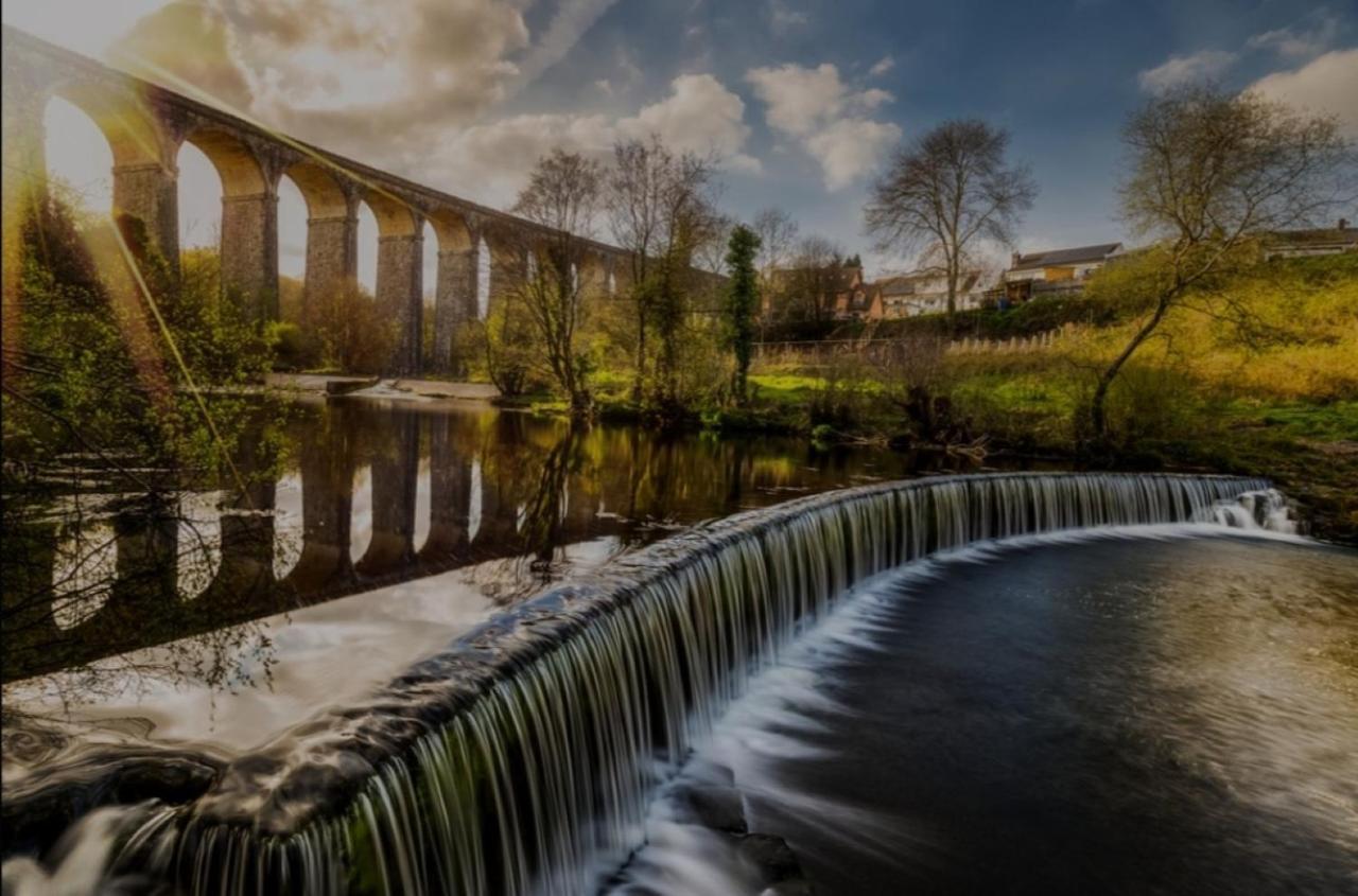 Viaduct View - Cefn Coed Appartement Merthyr Tydfil Buitenkant foto